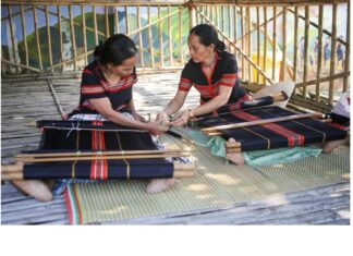 NGHỆ THUẬT TẠO HÌNH TRÊN THỔ CẨM CƠ TU